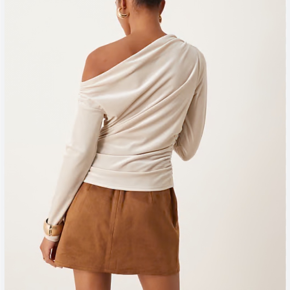 Abercrombie & Fitch Off-Shoulder Long Sleeve Top in Ivory